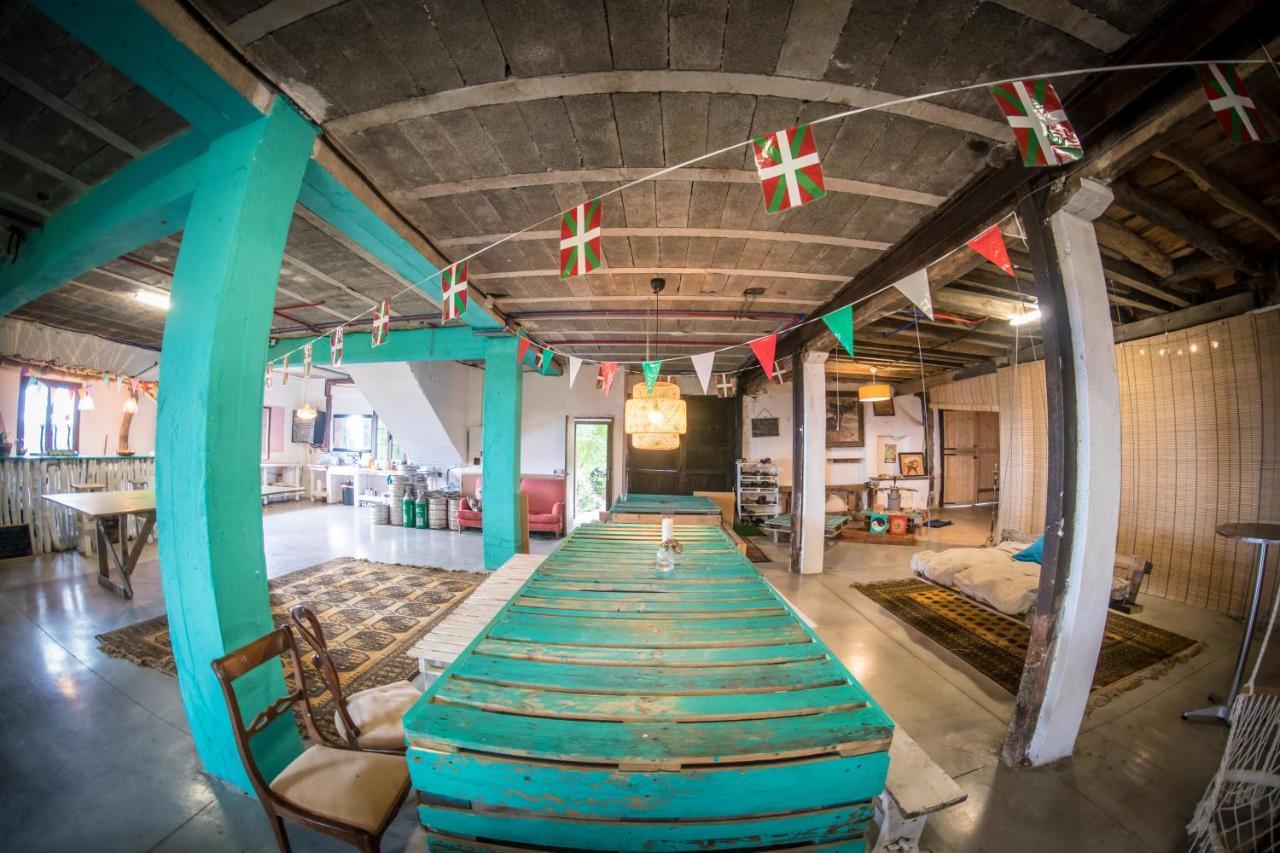 Surf Camp San Sebastian Partyhostel Aia Eksteriør billede